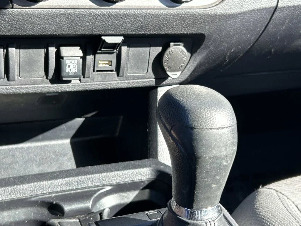Used 2020 White Toyota SR5 image 38