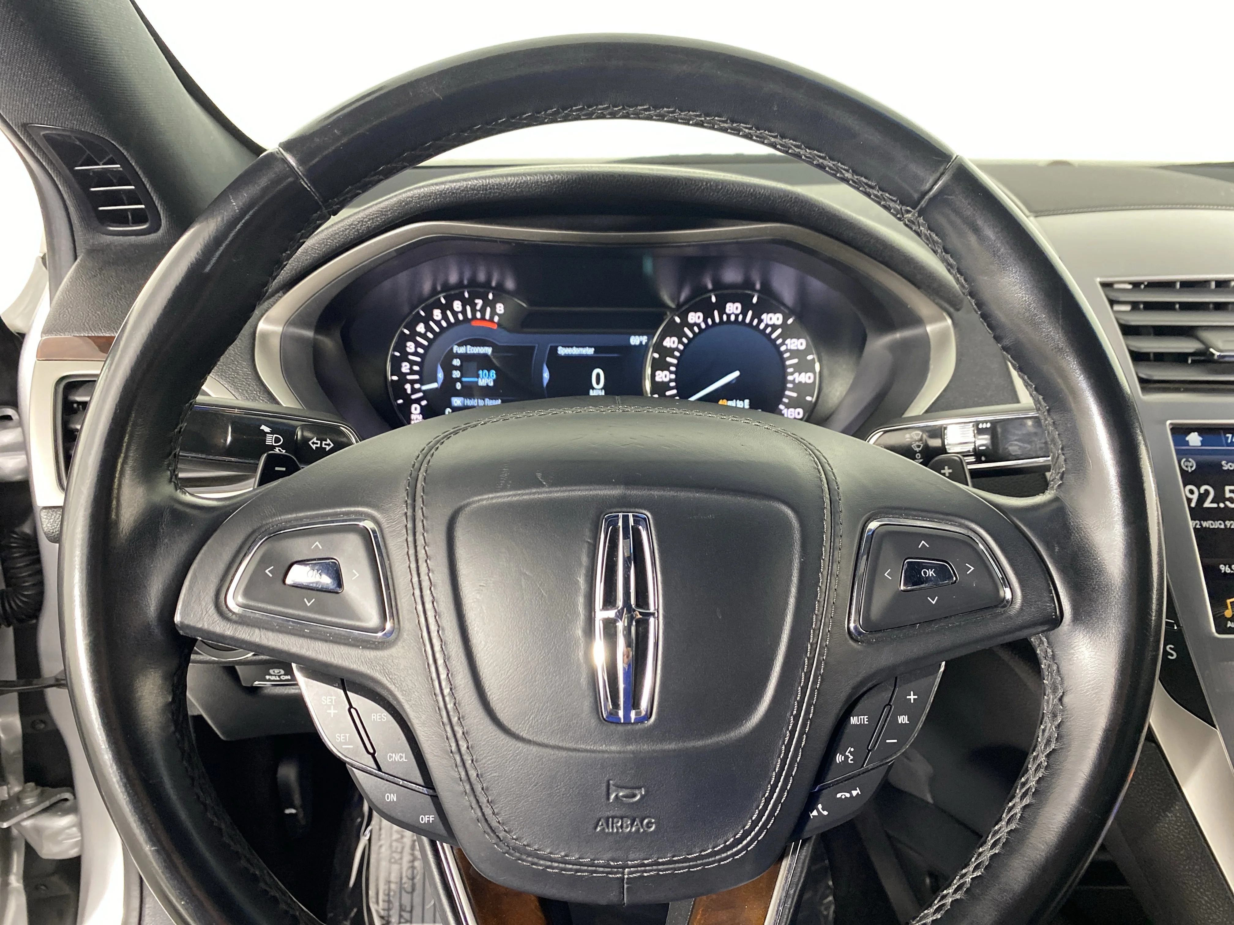 Used 2017 Ingot Silver Lincoln Reserve image 22