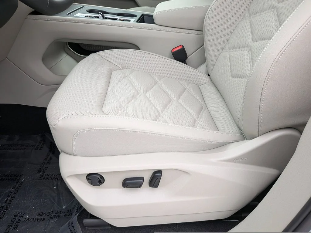 New 2026 White/off-white Volkswagen 2.0T SE image 17
