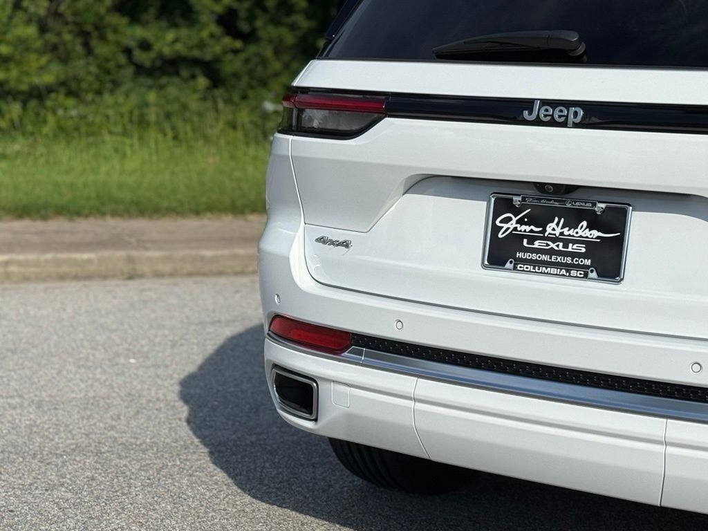 Used 2024 White Jeep Summit image 12