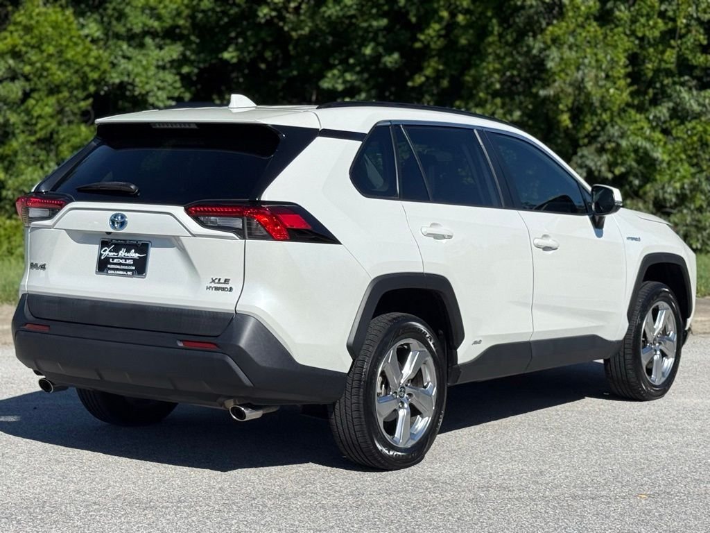 Used 2021 White Toyota XLE Premium image 11