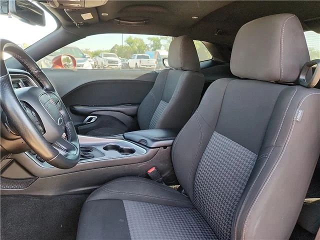Used 2020 Gold Dodge SXT Rear-wheel Drive image 10