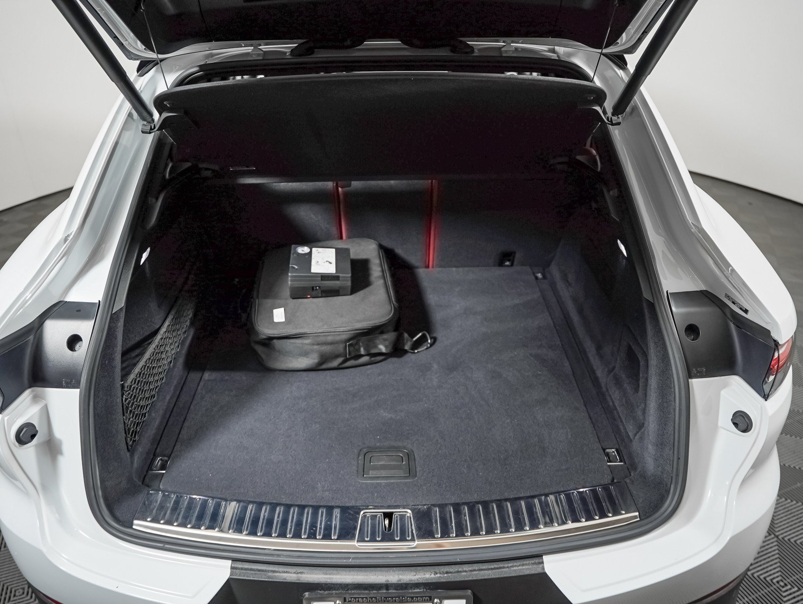 Certified Used 2023 CARRARA WHITE Porsche E-Hybrid Coupe image 26