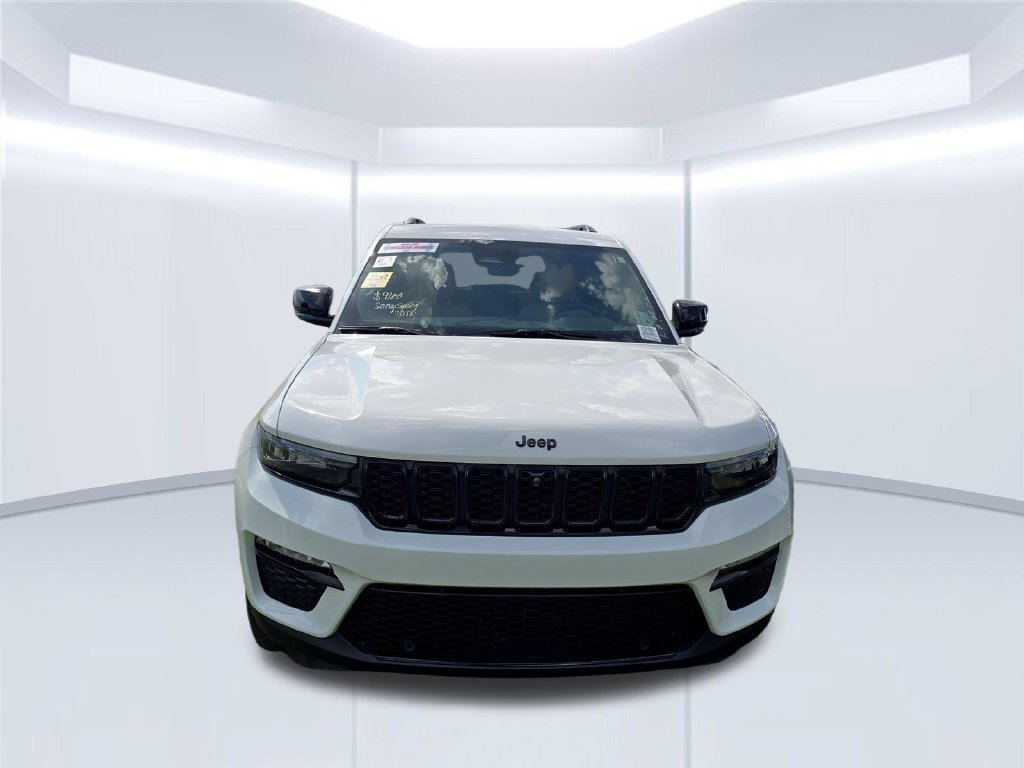 Used 2023 White Jeep Limited image 2