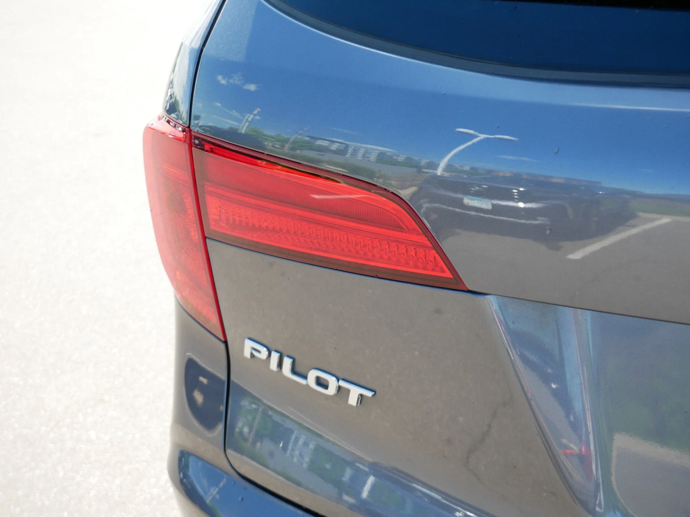Certified Used 2018 Modern Steel Metallic Honda EX-L image 17