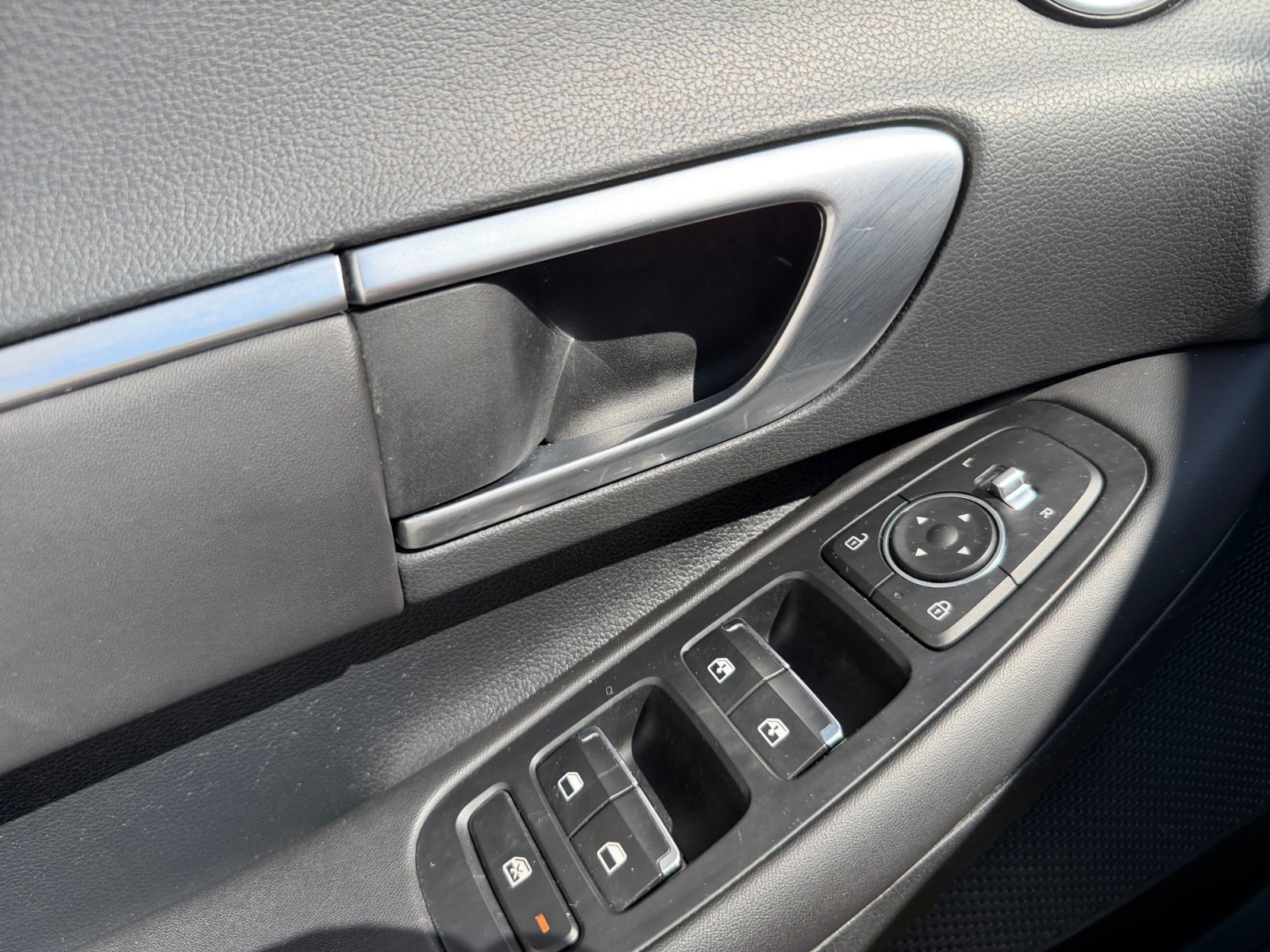 Used 2022 Portofino Gray Hyundai SEL image 25