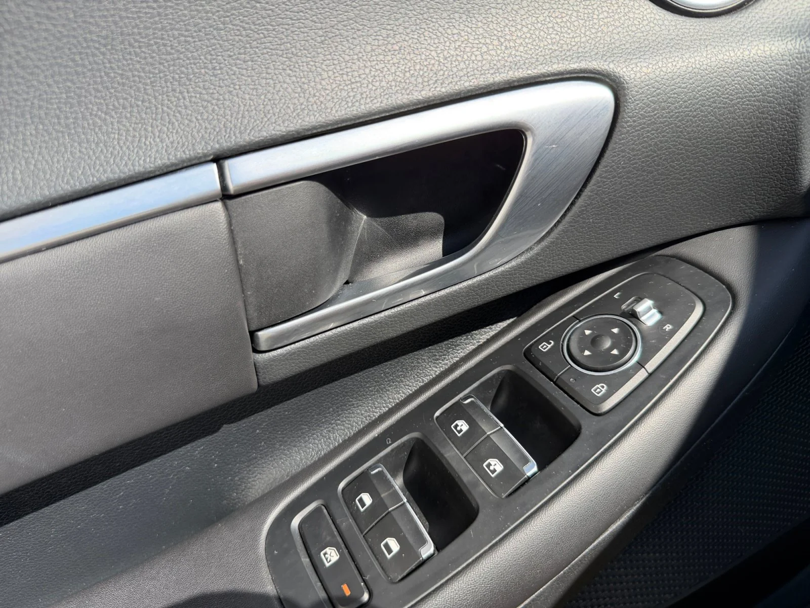 Used 2022 Portofino Gray Hyundai SEL image 25