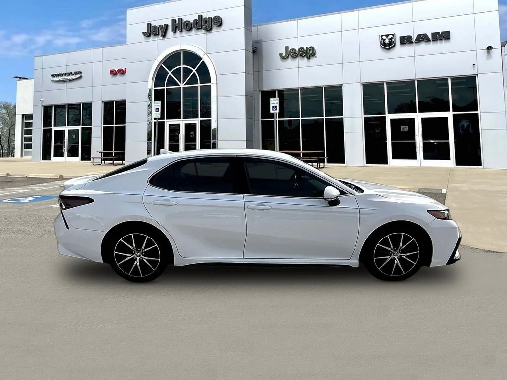 Used 2022 White Toyota SE Nightshade image 4