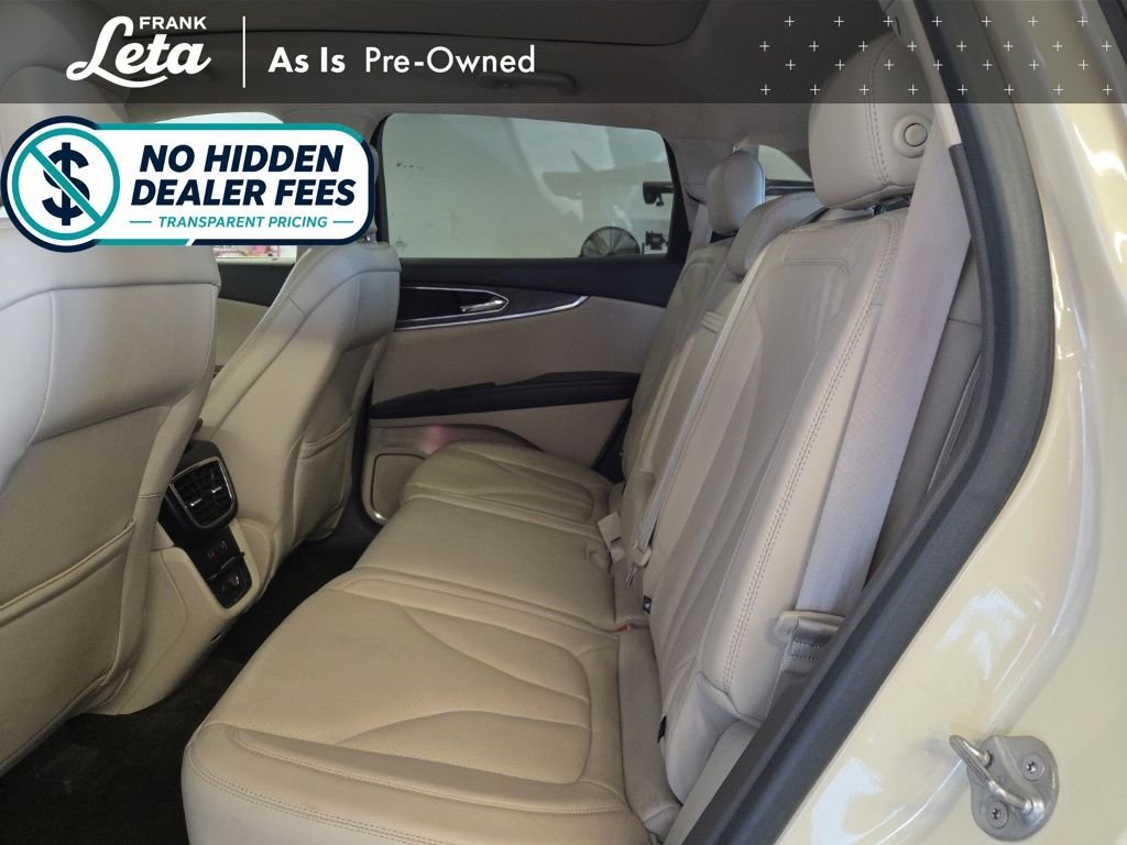 Used 2016 Platinum Dune Metallic Tri-Coat Lincoln  image 23
