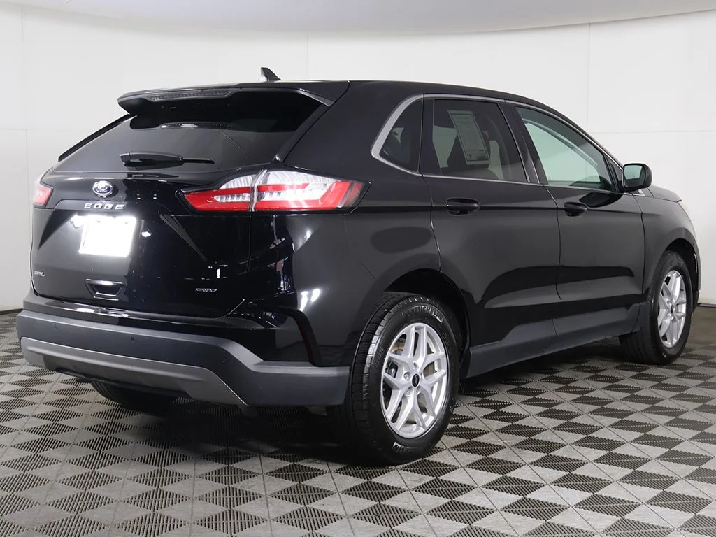 Used 2023 Black Ford SEL image 8