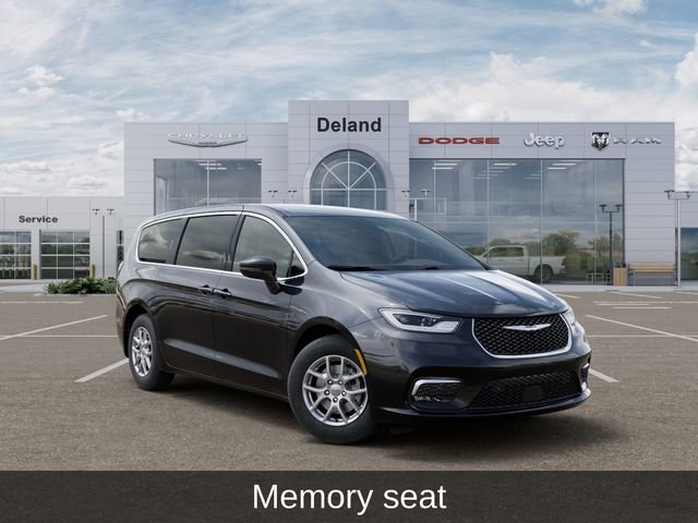 New 2026 Diamond Black Crystal Pearl-Coat Exterior Paint Chrysler Select image 5