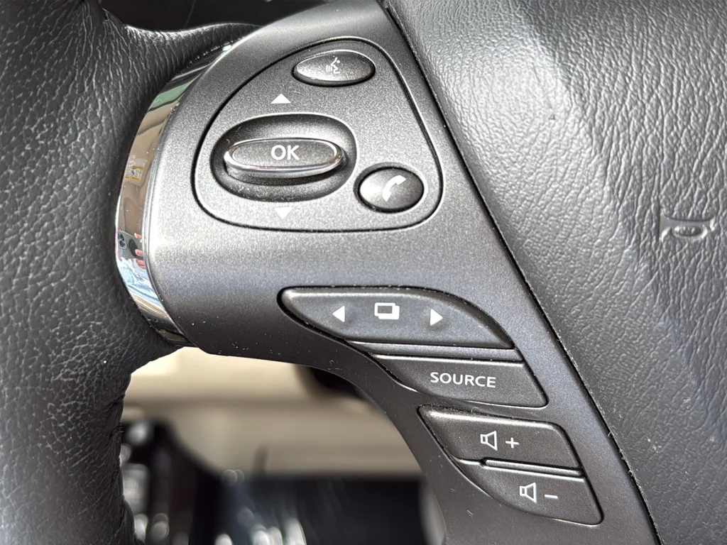 Used 2021 White Nissan SL image 14