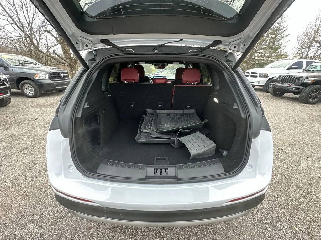 Used 2025 White Lincoln Reserve image 23