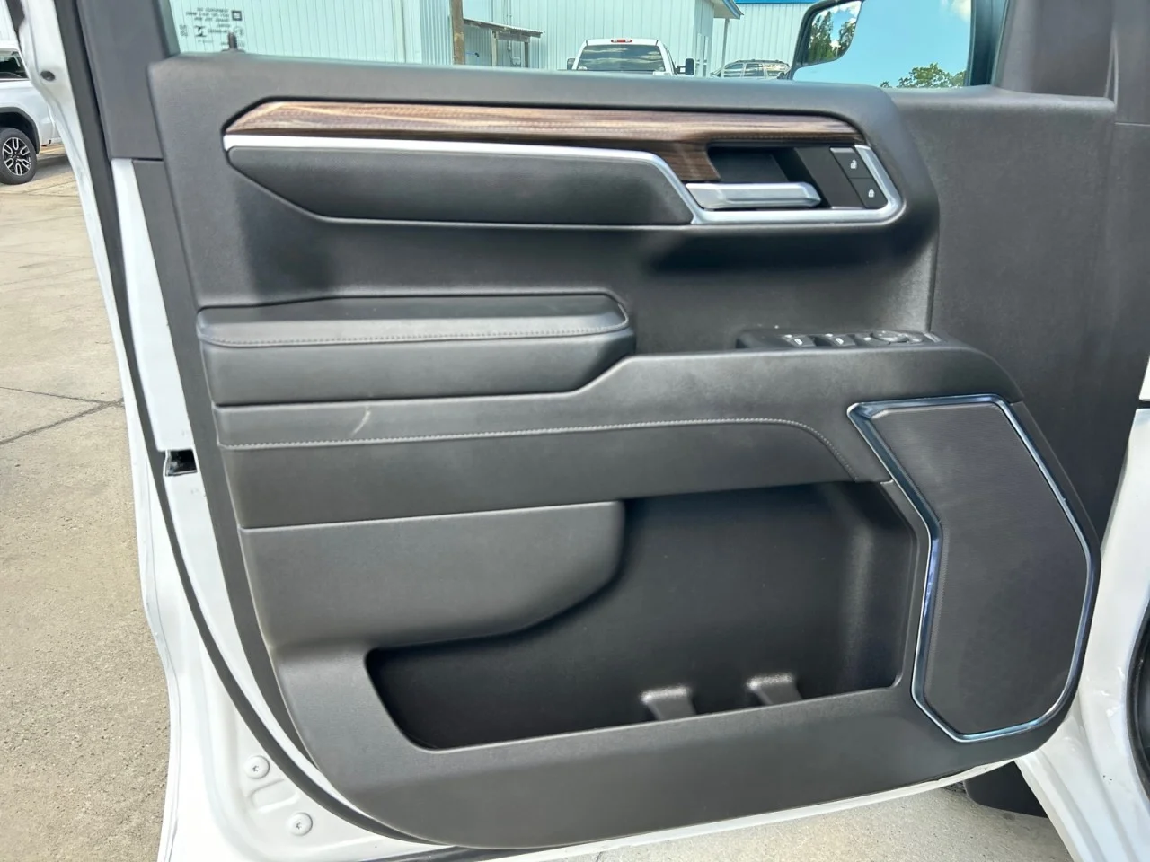 Used 2024 Summit White Chevrolet LT Trail Boss image 10