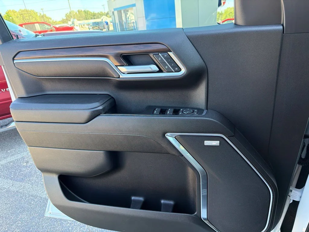 Used 2023 SUMMIT WHITE GMC SLT image 13