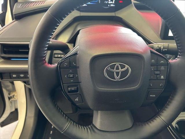 Certified Used 2023 PLATINUM WHITE PEARL MC. Toyota  image 18