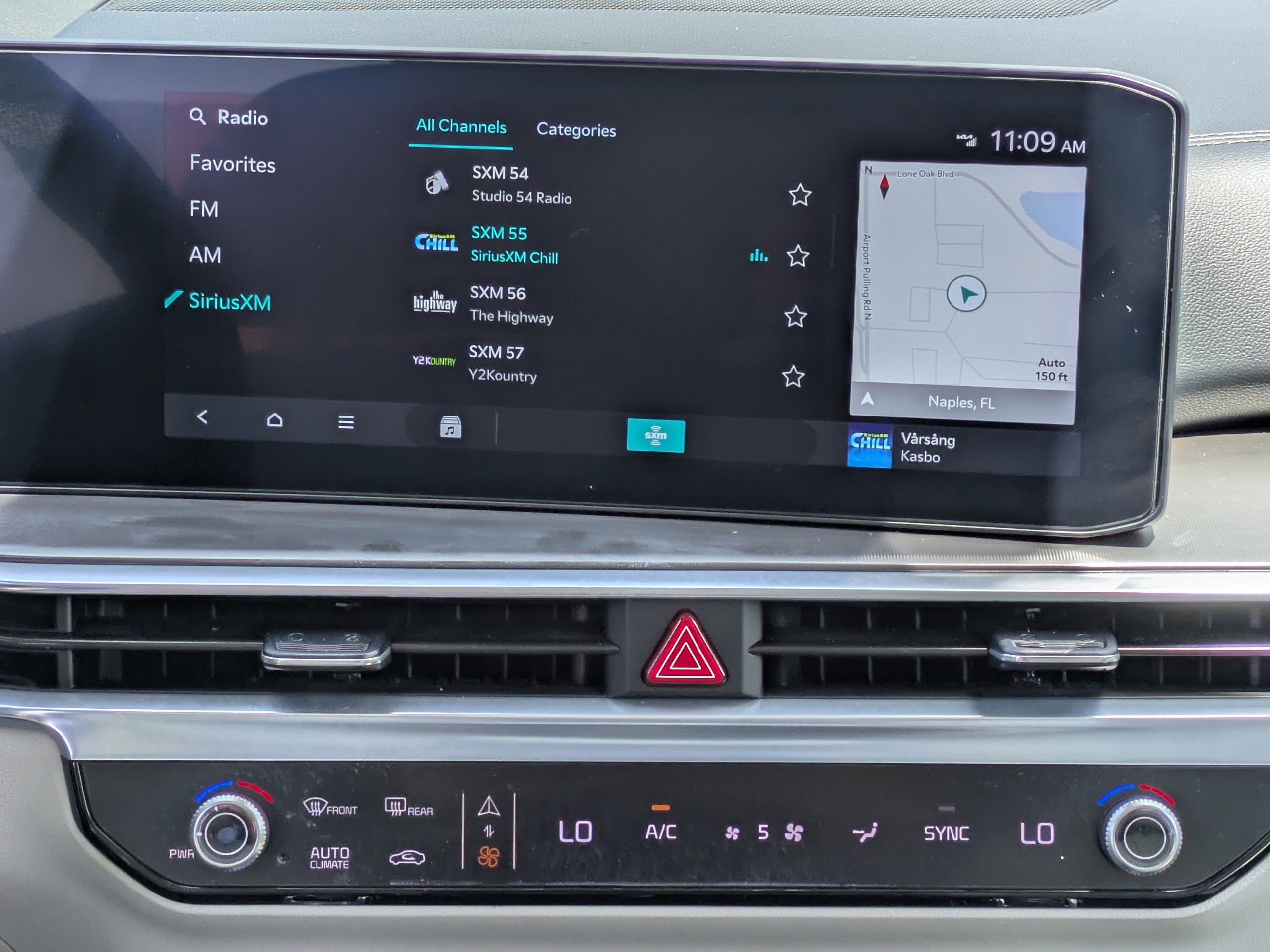 2025 Kia Sorento SX - Photo 18