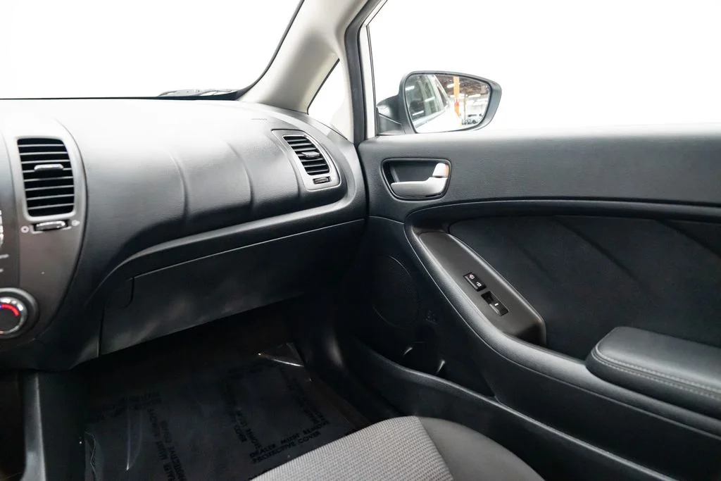 Used 2017 White Kia LX image 10