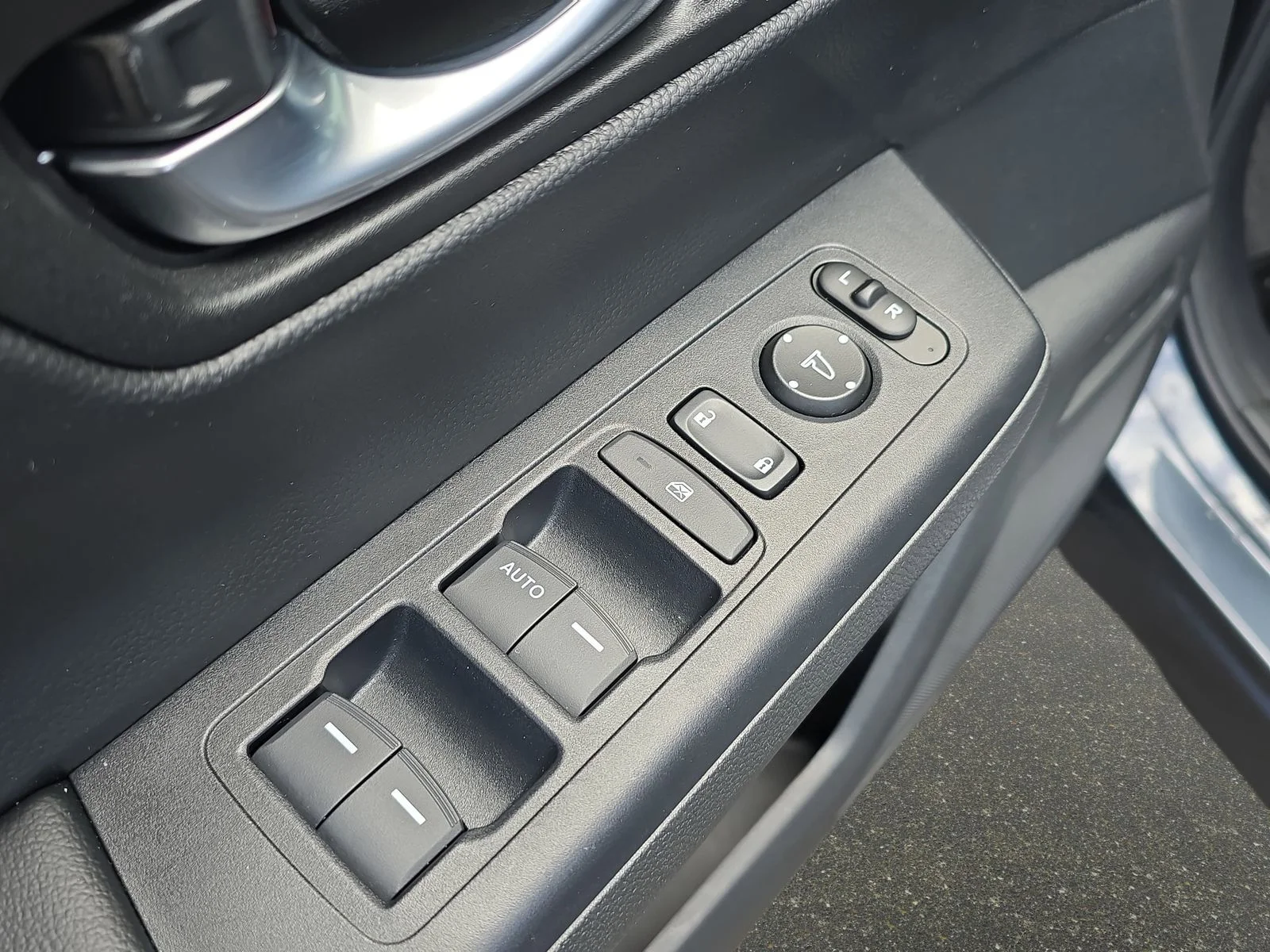 2023 Honda CR-V LX - Photo 25