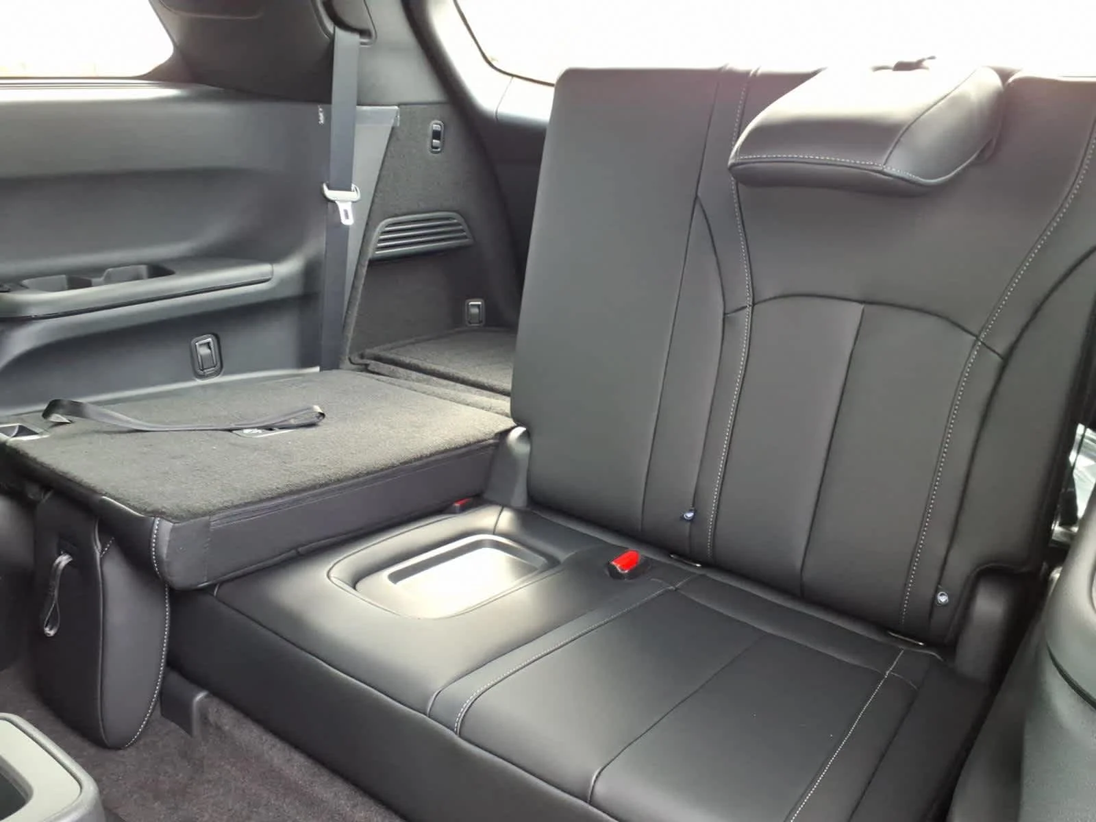 New 2027 Radiant White/Black Obsidian INFINITI SPORT image 7