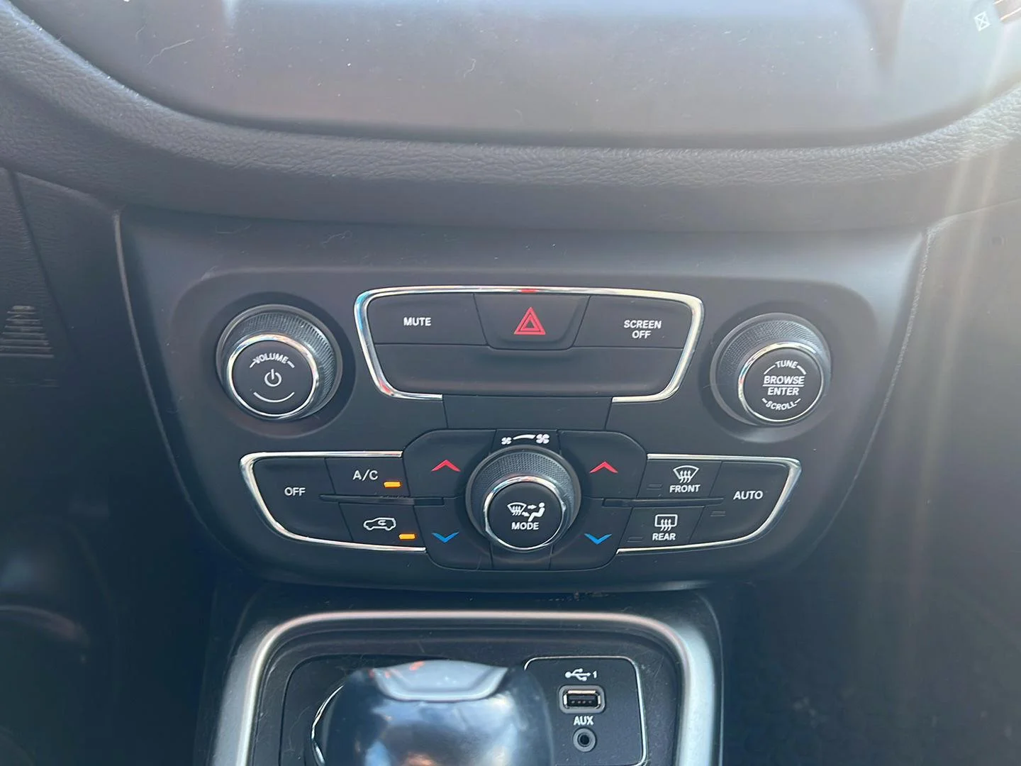 Used 2020 Jazz Blue Pearlcoat Jeep Latitude image 18