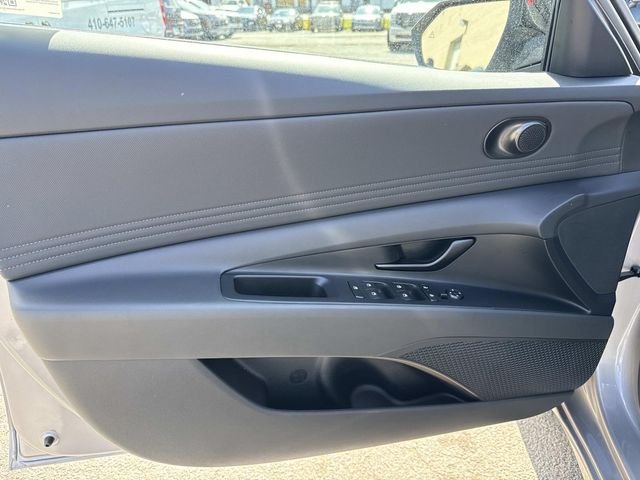 Used 2025  Hyundai SEL Sport image 25