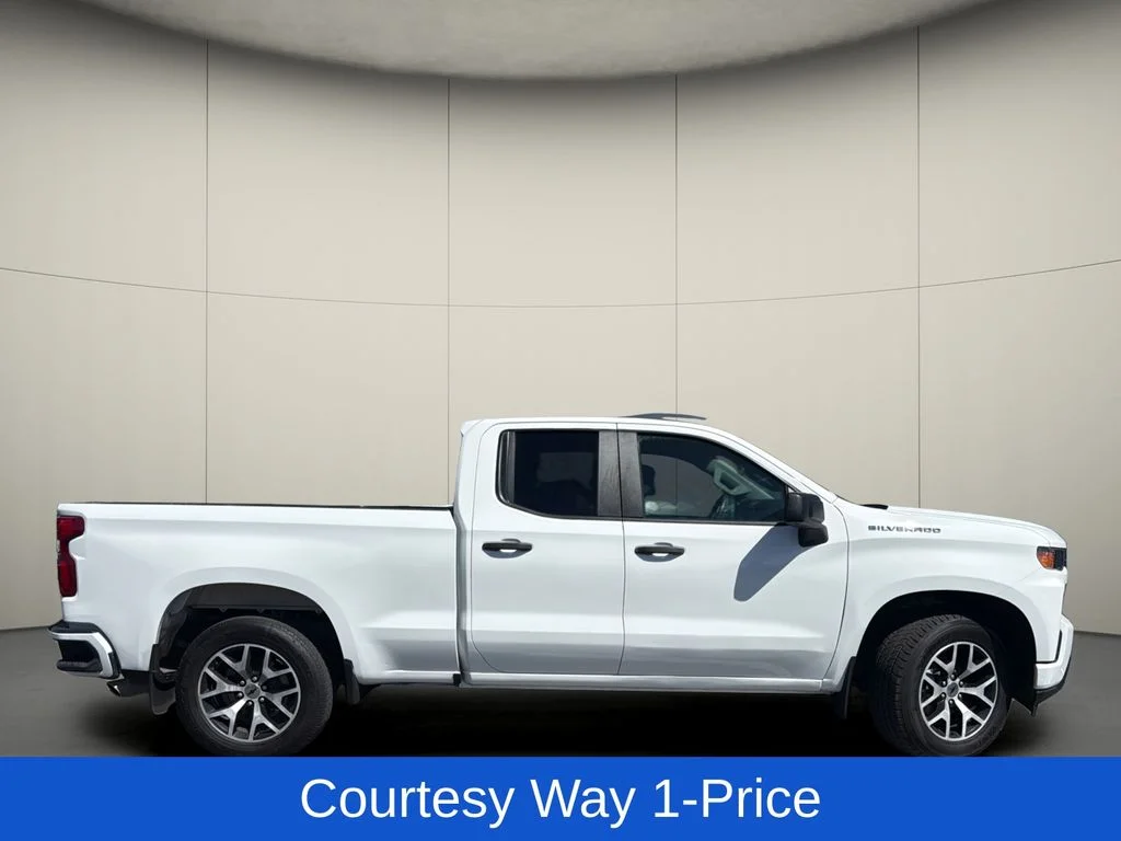 Used 2020 White Chevrolet Custom image 11