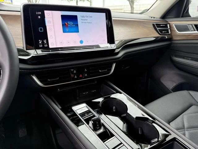 New 2026 Black Volkswagen 2.0T SE w/Technology image 12