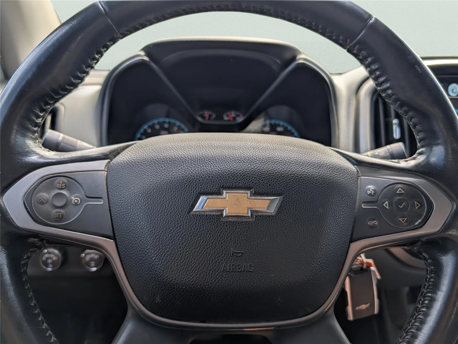 Used 2018 SATIN STEEL METALLIC Chevrolet 4WD Z71 image 23
