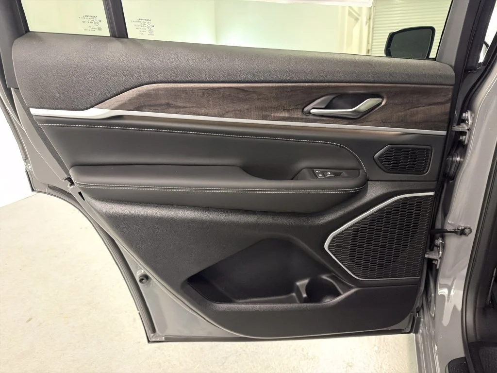 New 2027 Gray Jeep Limited image 12