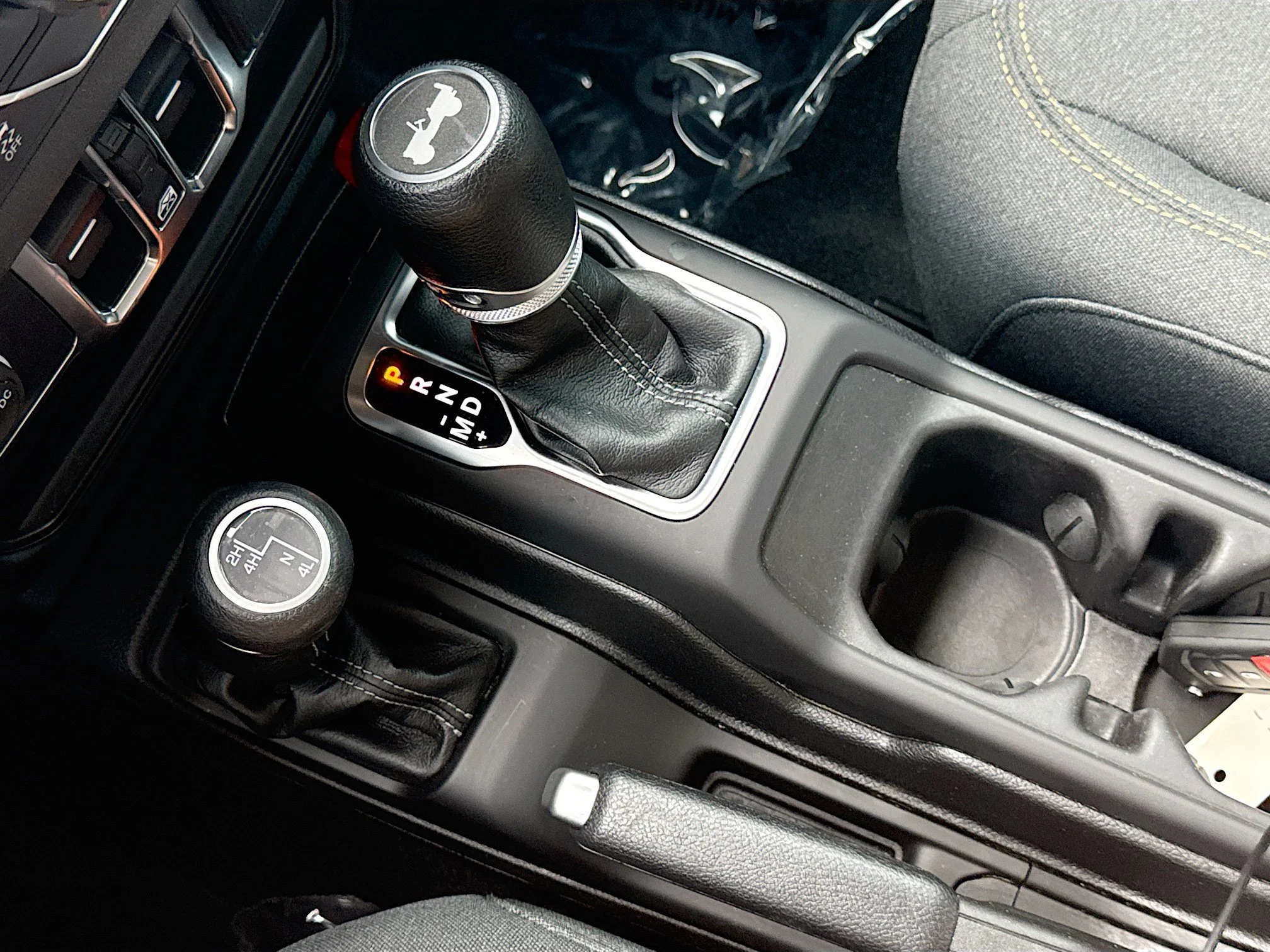 Used 2024 Silver Zynith Clearcoat Jeep Sport S image 26