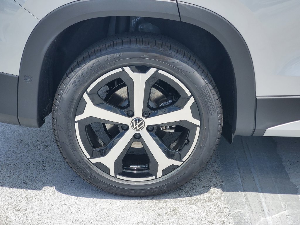 New 2026 Silver Volkswagen 2.0T SE image 5