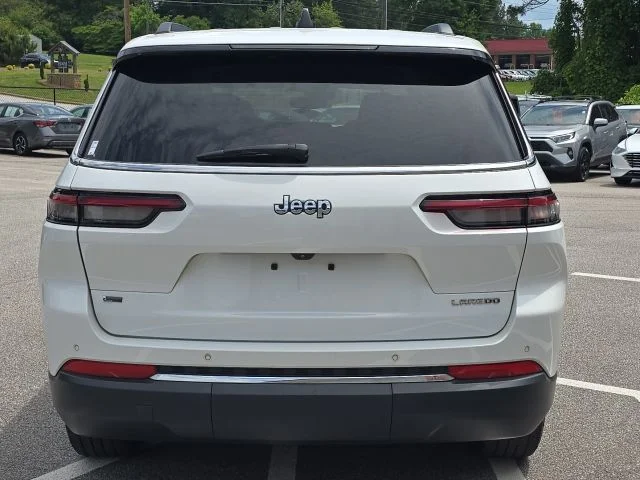 Used 2022 White Jeep Laredo image 4