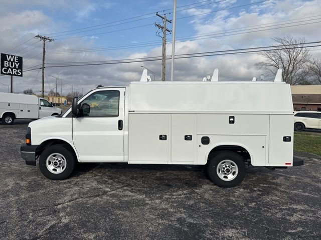 New 2025 Summit White GMC 1WT image 2