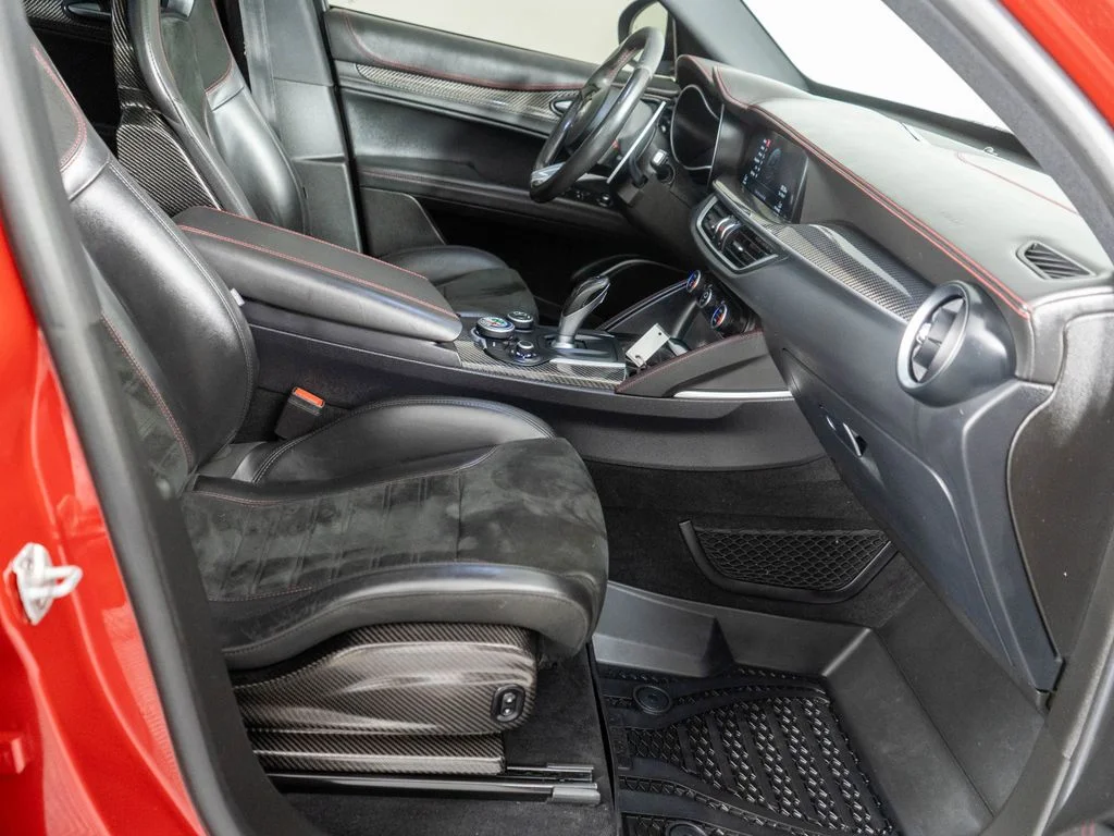 Used 2018 Red Alfa Romeo Quadrifoglio image 8