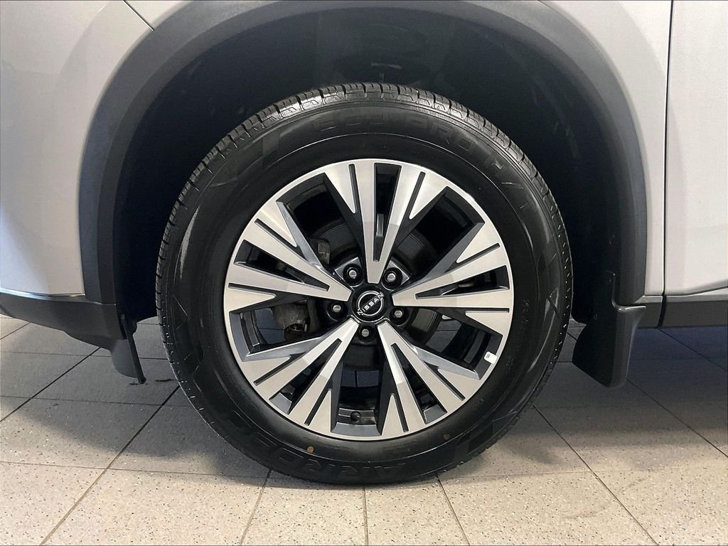 Used 2023 Silver Nissan SV image 7