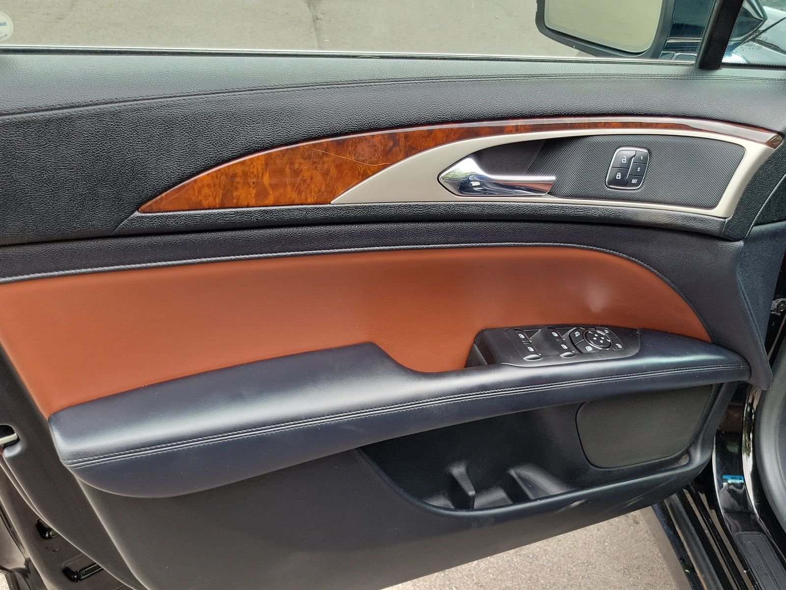 Used 2017 Black Lincoln Reserve image 7
