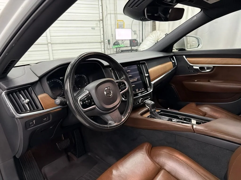 Used 2018  Volvo T6 Inscription image 12