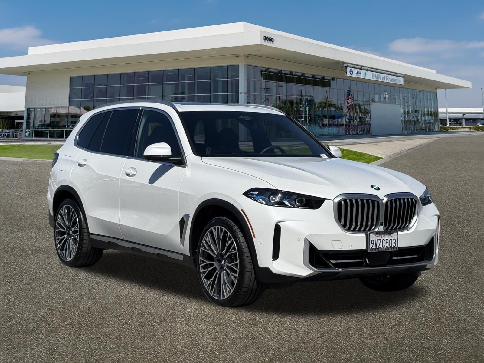 Used 2026 Mineral White Metallic BMW sDrive40i image 2