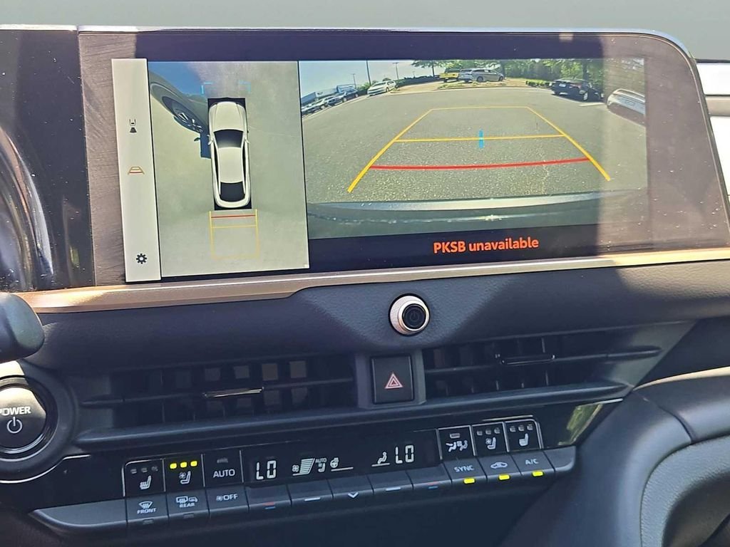 Certified Used 2024  Toyota Platinum image 27