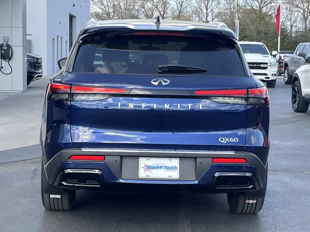 Used 2023 Grand Blue INFINITI LUXE image 6
