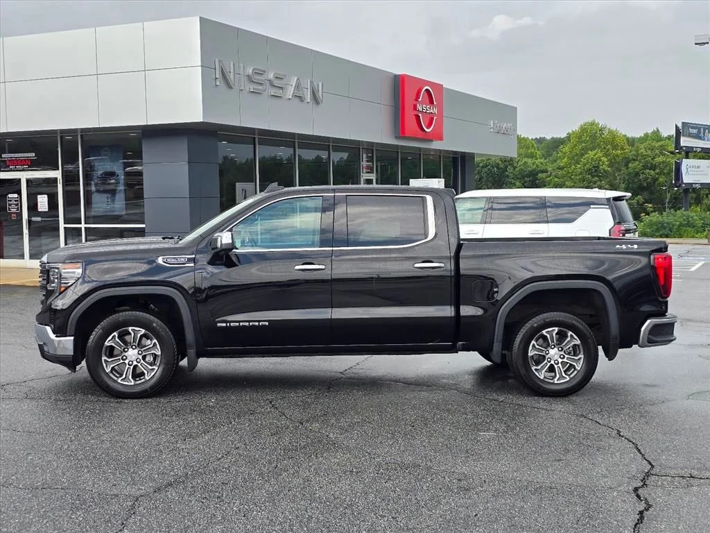 Used 2025 Black GMC SLT image 23