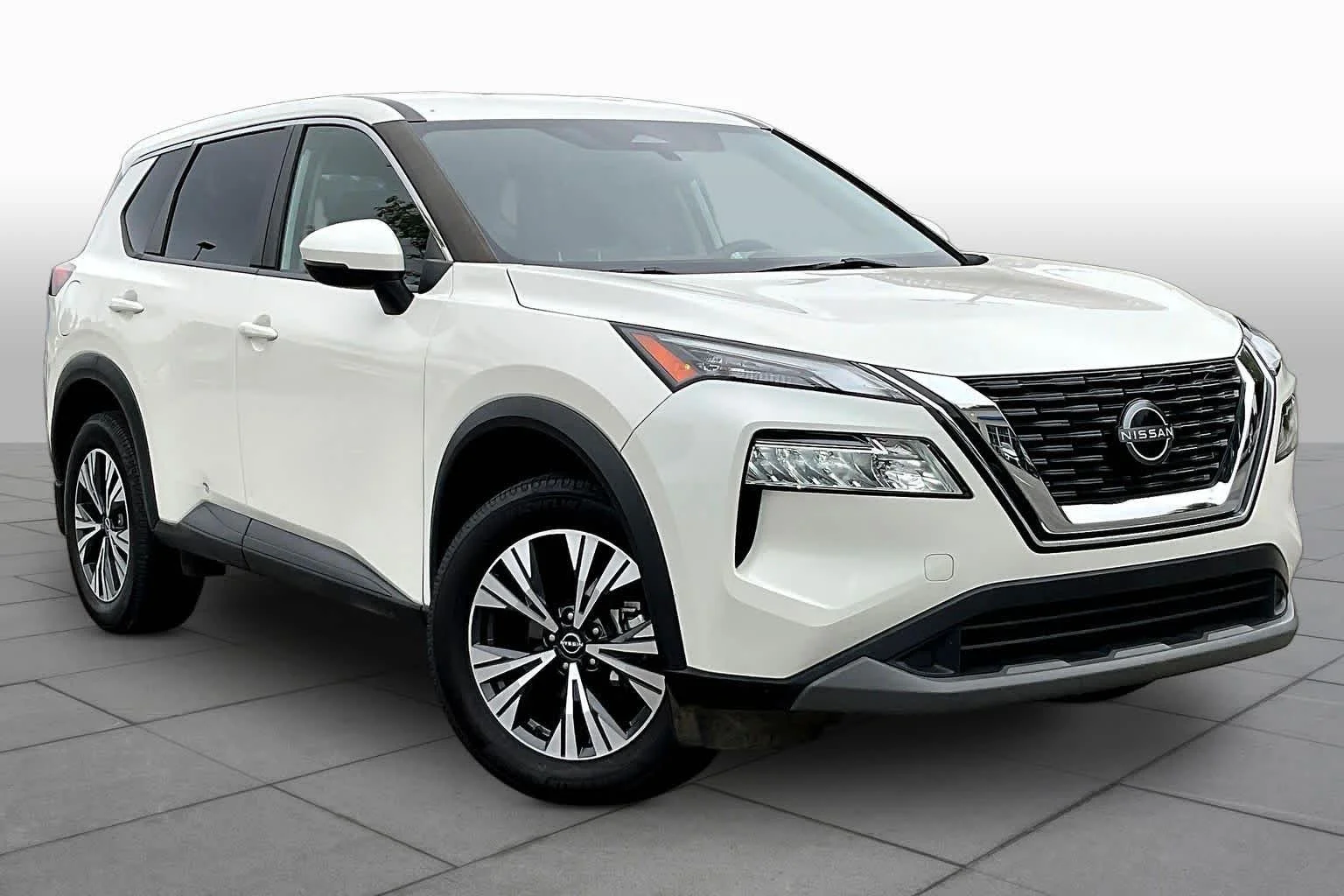 Used 2023 Pearl White Tricoat Nissan SV image 3