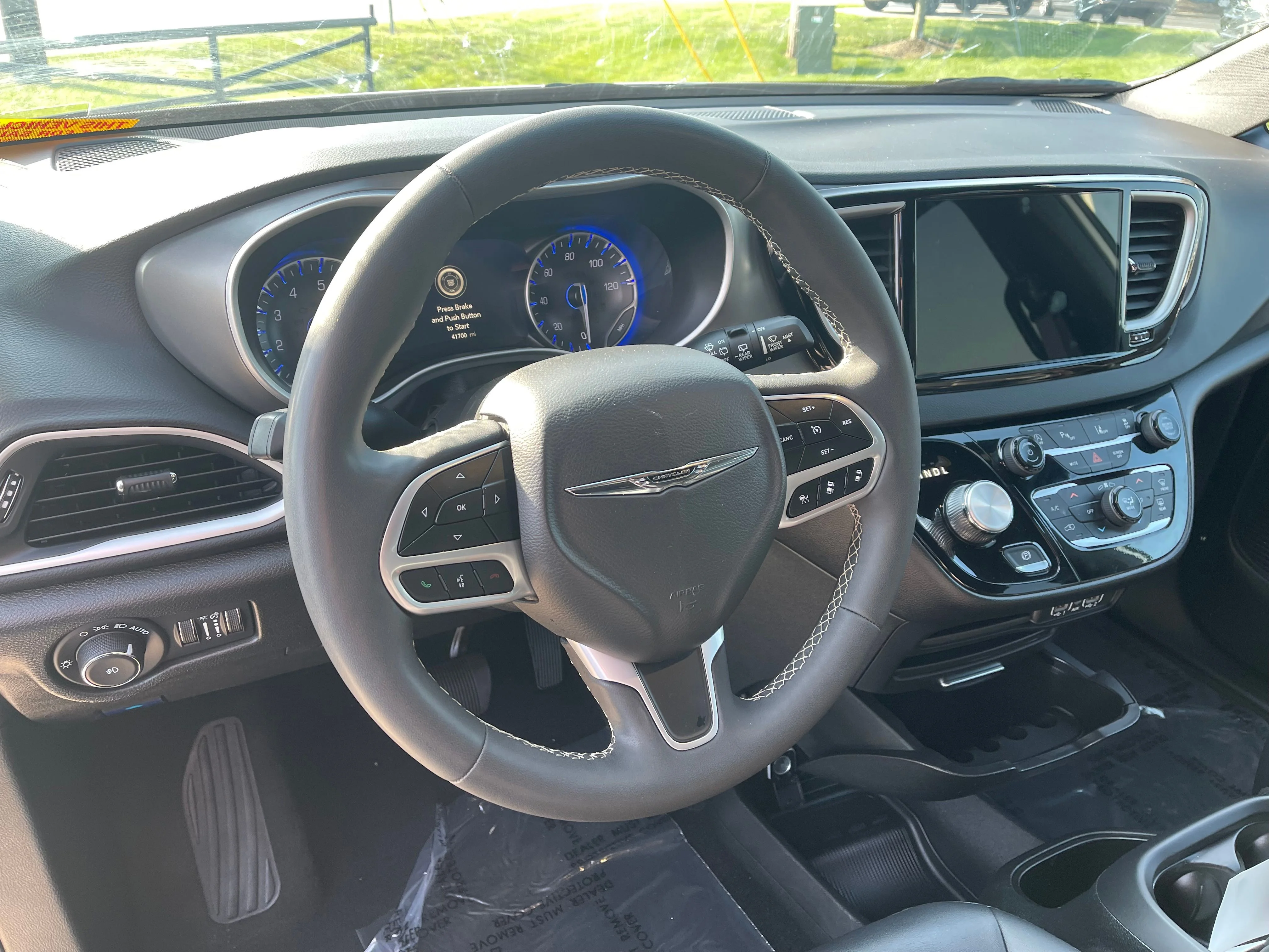 Used 2025 Bright White Clearcoat Chrysler Select image 9