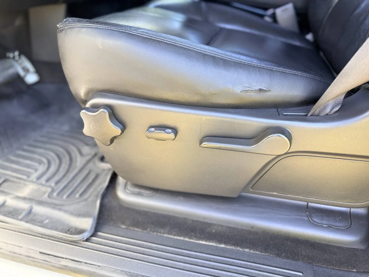 Used 2013 Silver Chevrolet LT 4x4 4dr Crew Cab 5.8 ft. SB image 28