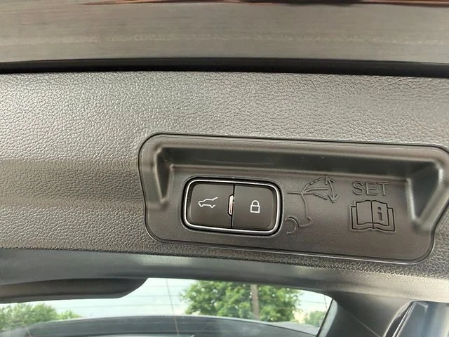 Used 2023 Black Ford XLT image 27