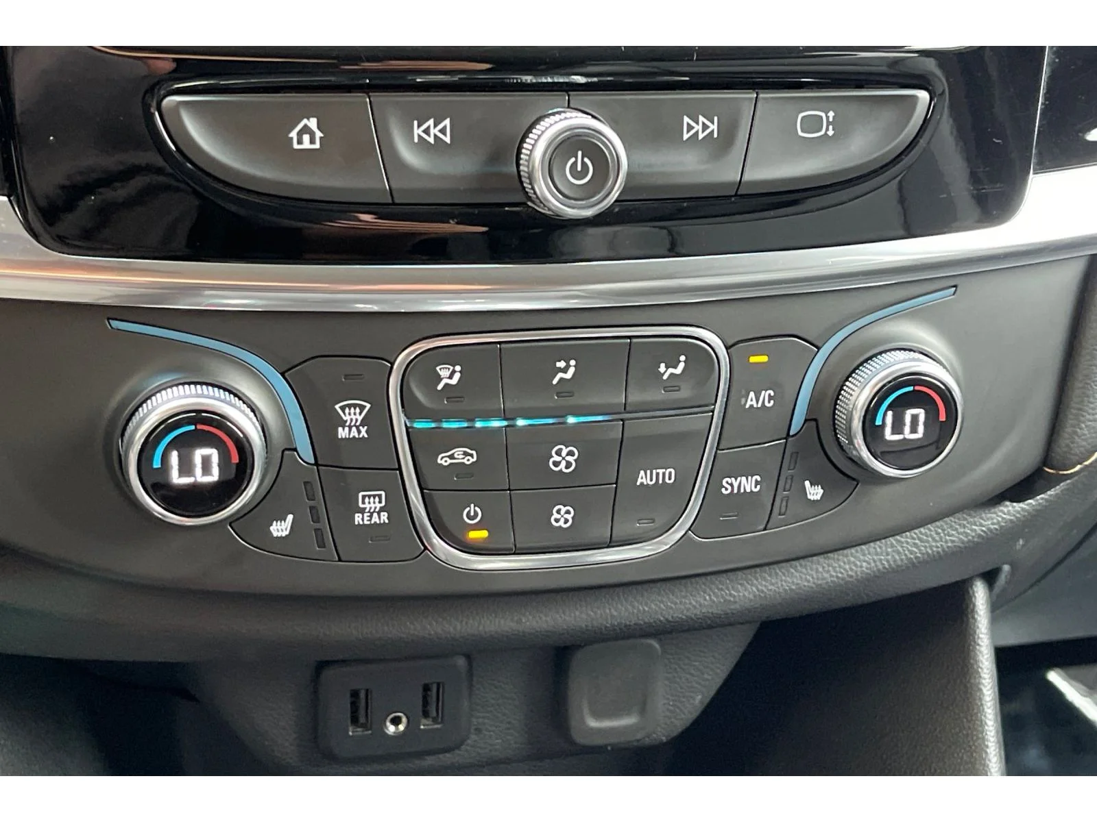 Used 2021 Mosaic Black Metallic Chevrolet LT Leather image 28