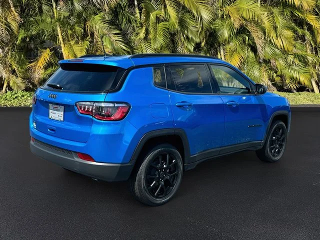 New 2026 Hydro Blue Pearl-Coat Exterior Paint Jeep Latitude image 5