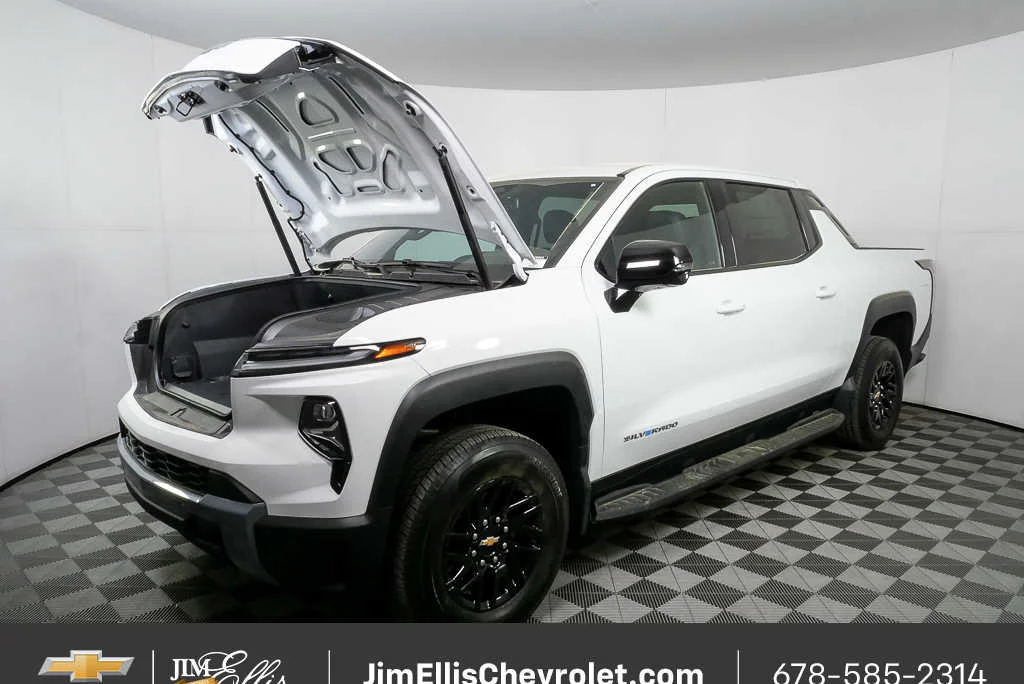 2025 Chevrolet Silverado EV LT - Photo 31