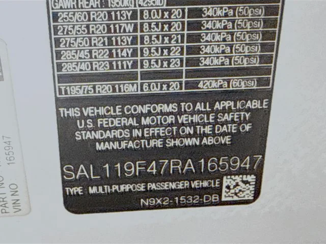 Certified Used 2024 White Land Rover Autobiography image 34